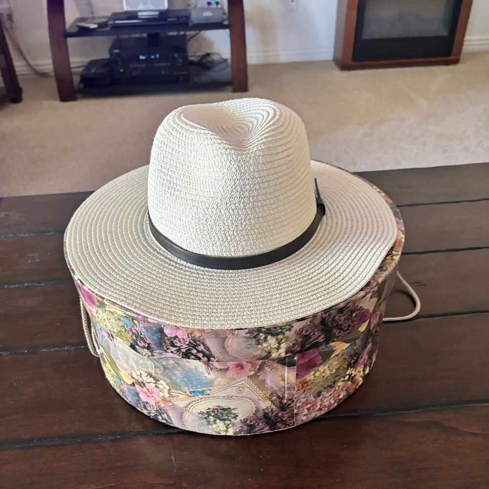 Women’s Sum Hat With Leather Strap